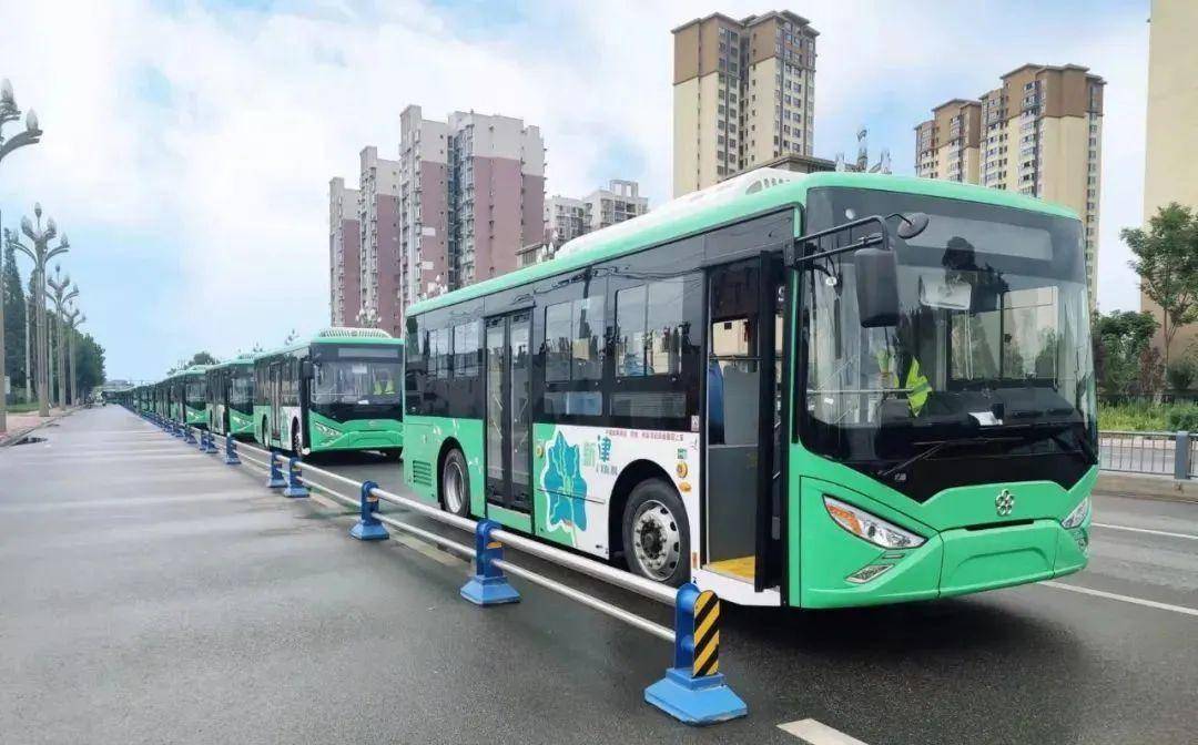 新津34台新能源公交正式上线,年内将再添58台_市民_绿色_车辆