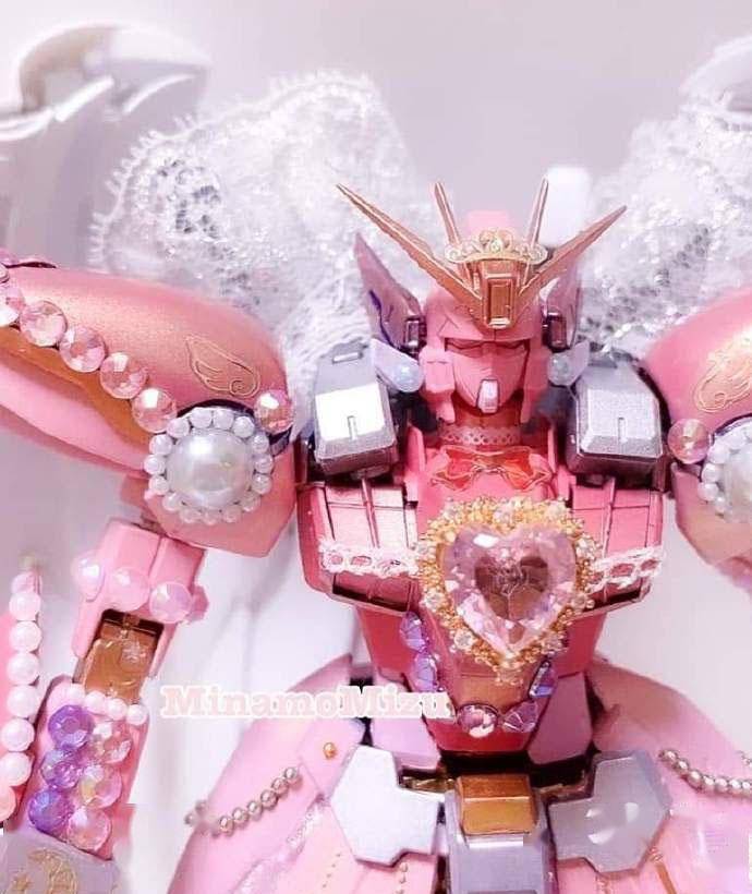 女高达玩家改造粉色飞翼高达模型