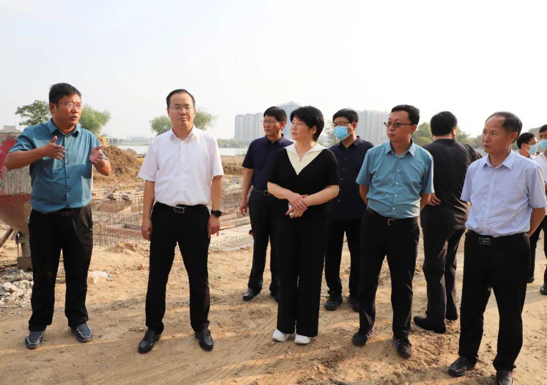张建党一行先后到龙湖·苏花园公园,伏羲文化广场,北码头换乘站,秋月