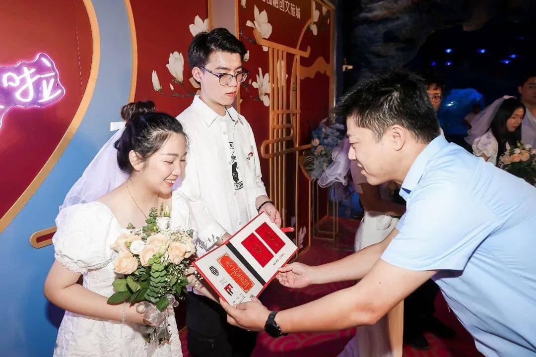 无锡首例海洋梦幻集体证婚仪式为浪漫而来
