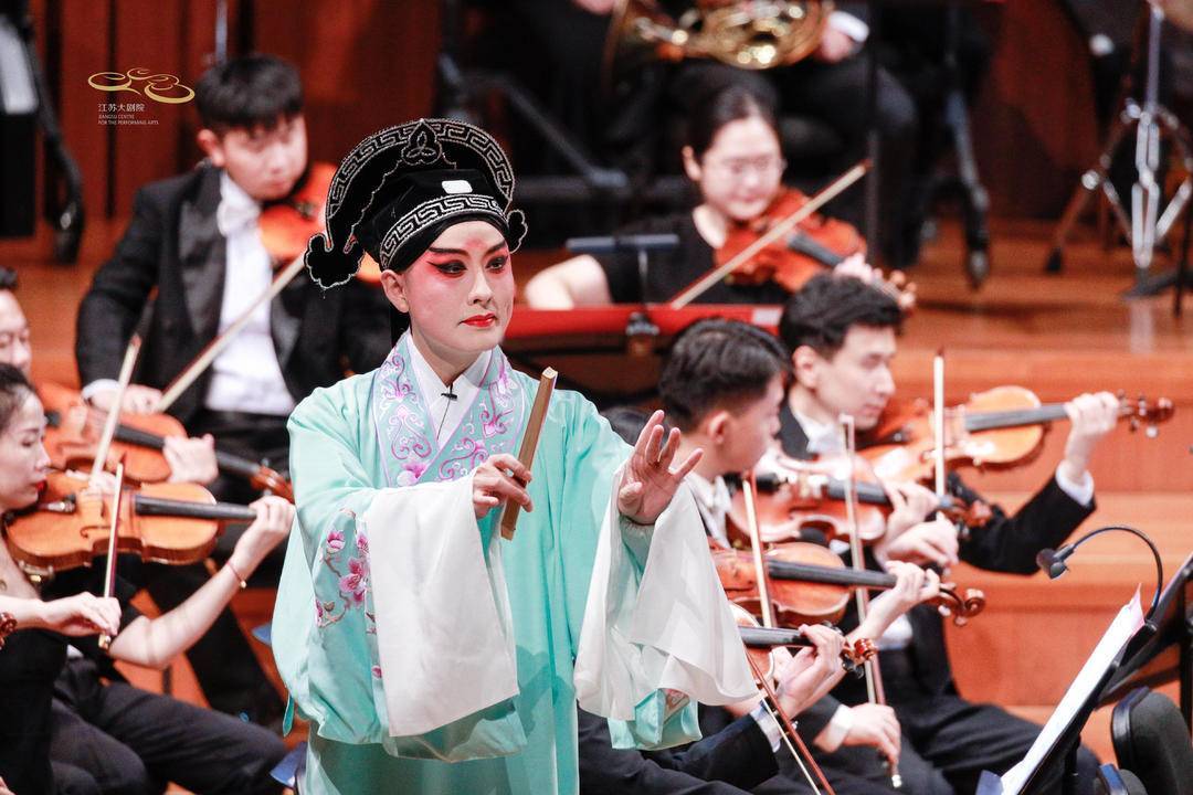 点亮江苏大剧院开幕演出五周年生日夜运河畅想陈琳与江苏交响乐团音乐