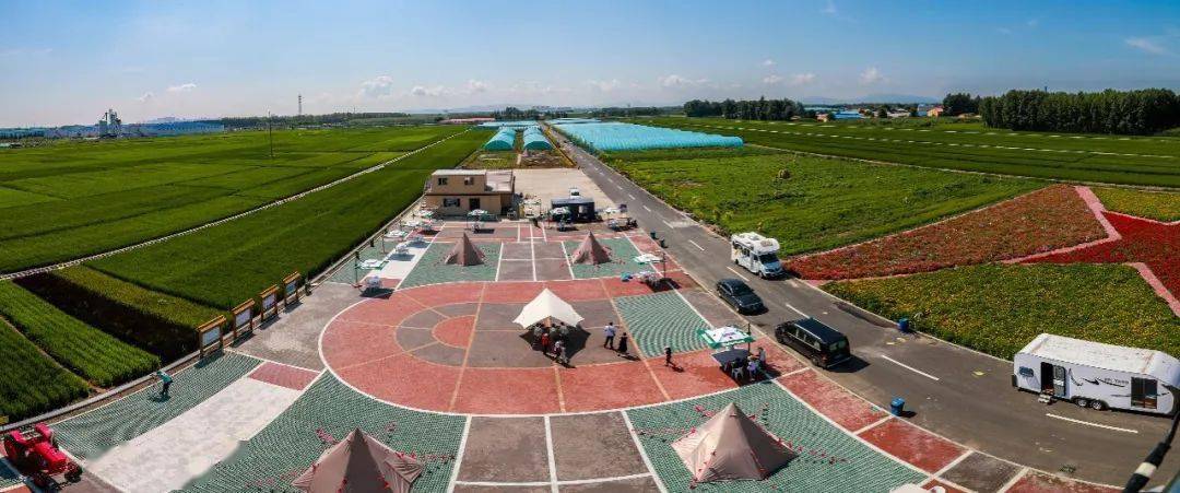 继续投资建设,先后引进黑龙江龙泰现代农业科技有限公司,万庆种业,善