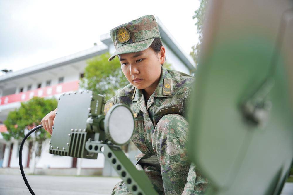 民兵报务员图片