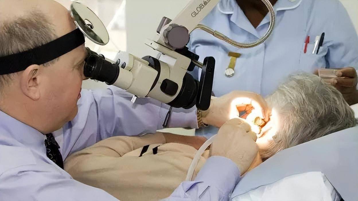 用棉签掏耳朵险丧命,还有人得了癫痫,甚至患癌_small_情况_耳道