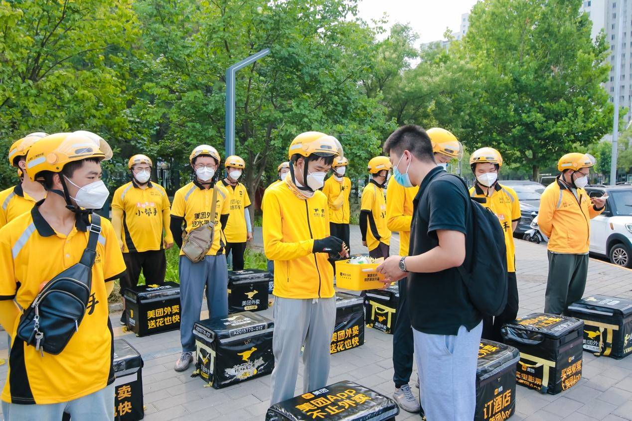 外卖平台向骑手发放近60万件防暑药品,加强高温劳动安全保障_配送