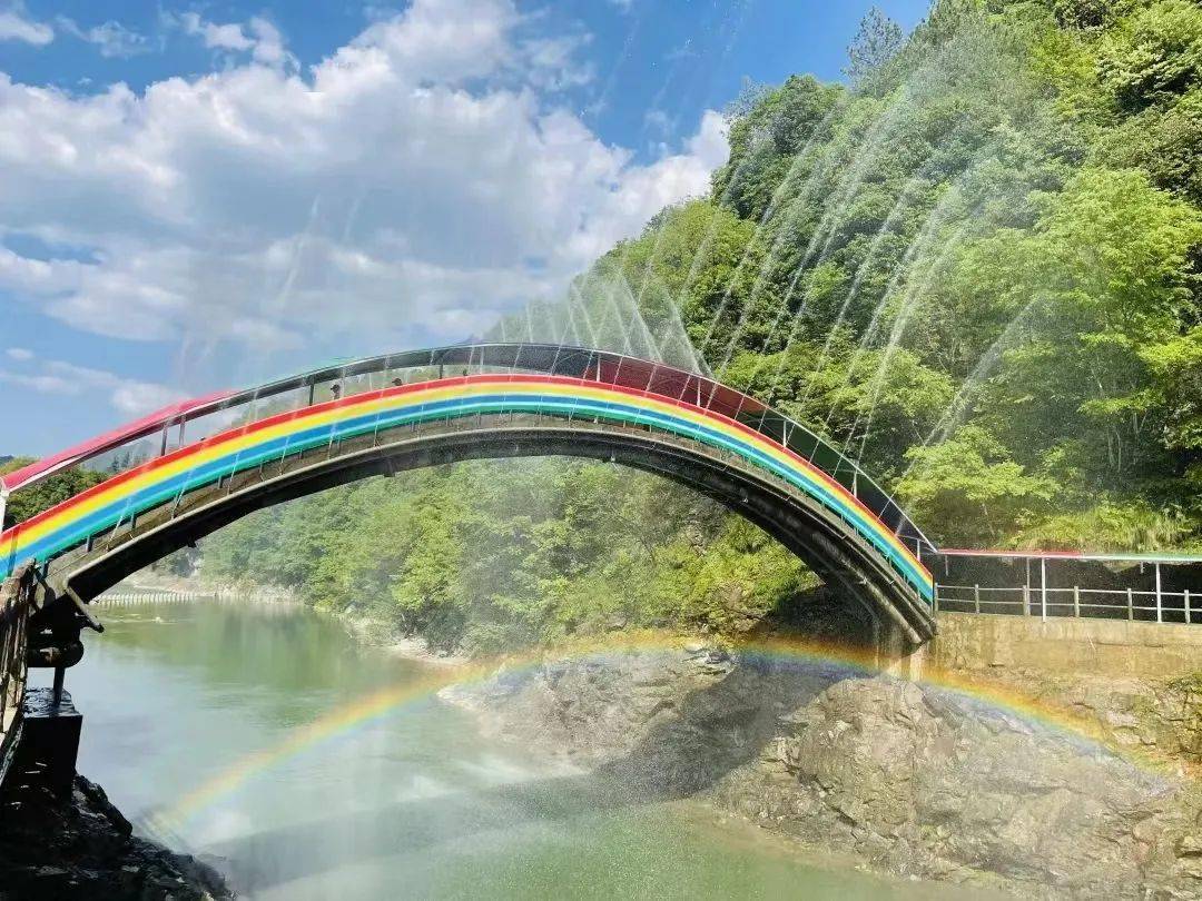 漂流酒足饭饱后,青云峡漂流走起~青云峡漂流02黑猫还是要休整下的