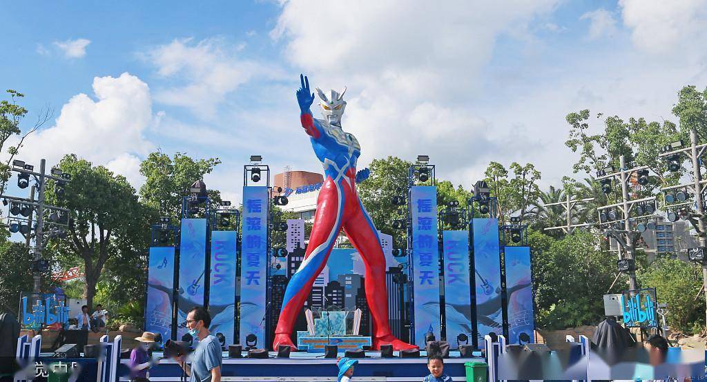 暑期主题乐园火热,ip成吸引游客重要因素_奥特曼_旅游_上海迪士尼