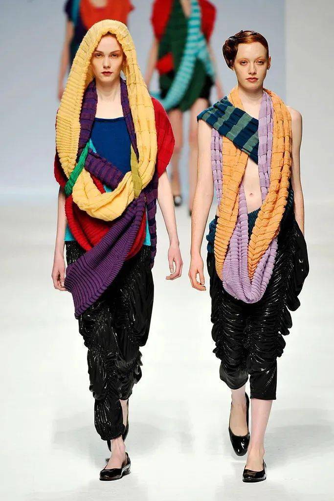 回顾三宅一生 Issey Miyake 跨越流派的创作生涯及其影响_时装设计师_日本_时尚