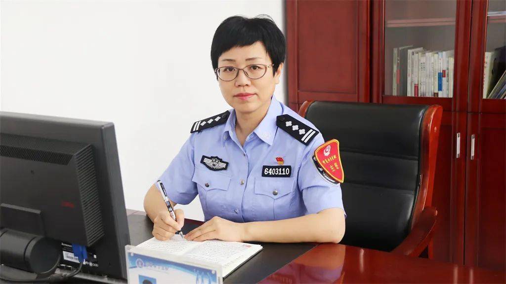 范红,现任宁夏女子监狱二监区党支部书记,监区长