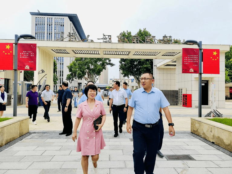 涧西区委副书记,区长王烨到洛阳市实验小学凌波校区调研指导工作