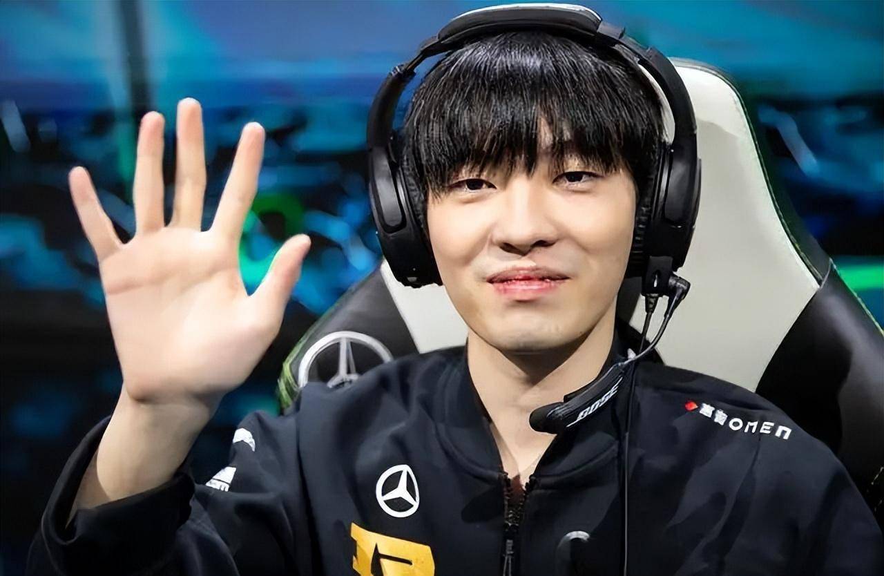 cryin现在混都混不住到up根本无法带队明年估计签不到大合同