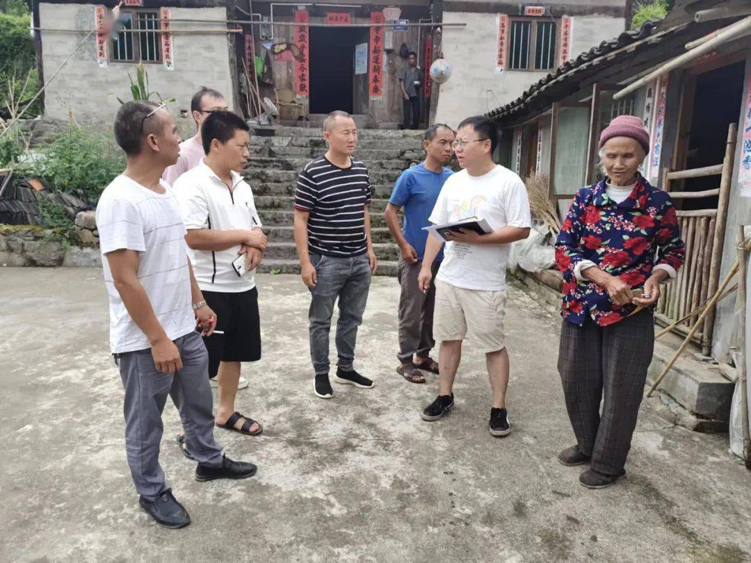 办,综合执法大队,教育指导站等部门到贵定五中开展开学前校园安全检查
