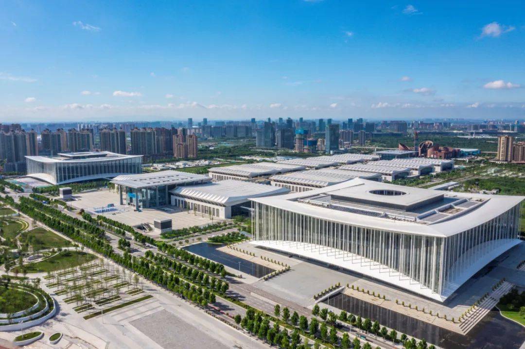 之路国际博览会暨东西部合作与投资贸易洽谈会在西安国际会展中心举行