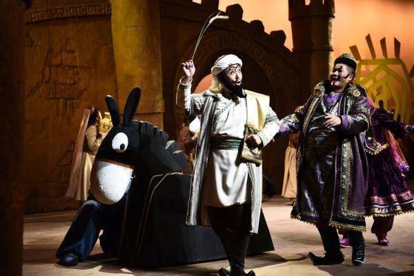 聪明正义的阿凡提智斗巴依老爷,令贪得无厌的巴依老爷在"种金子"的