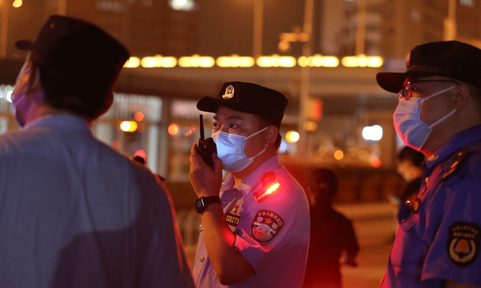 见警察,见警灯,见警车!海淀商圈密集场所夜巡行动来了_群众_宣防_巡查