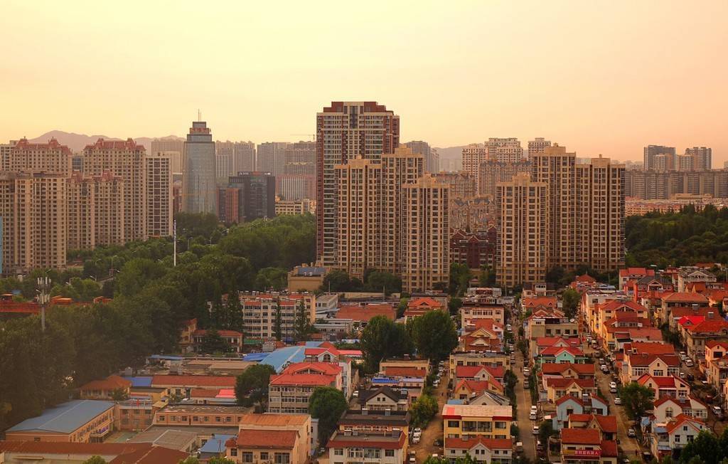 山东青岛：夕阳映晚霞 风景美如画