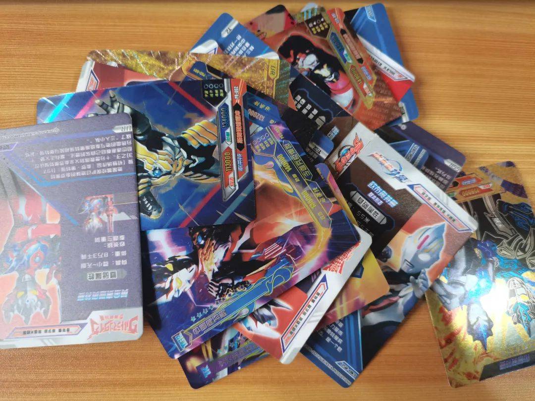 孩子沉迷"集卡",家长需注意——_奥特曼_卡牌_卡片