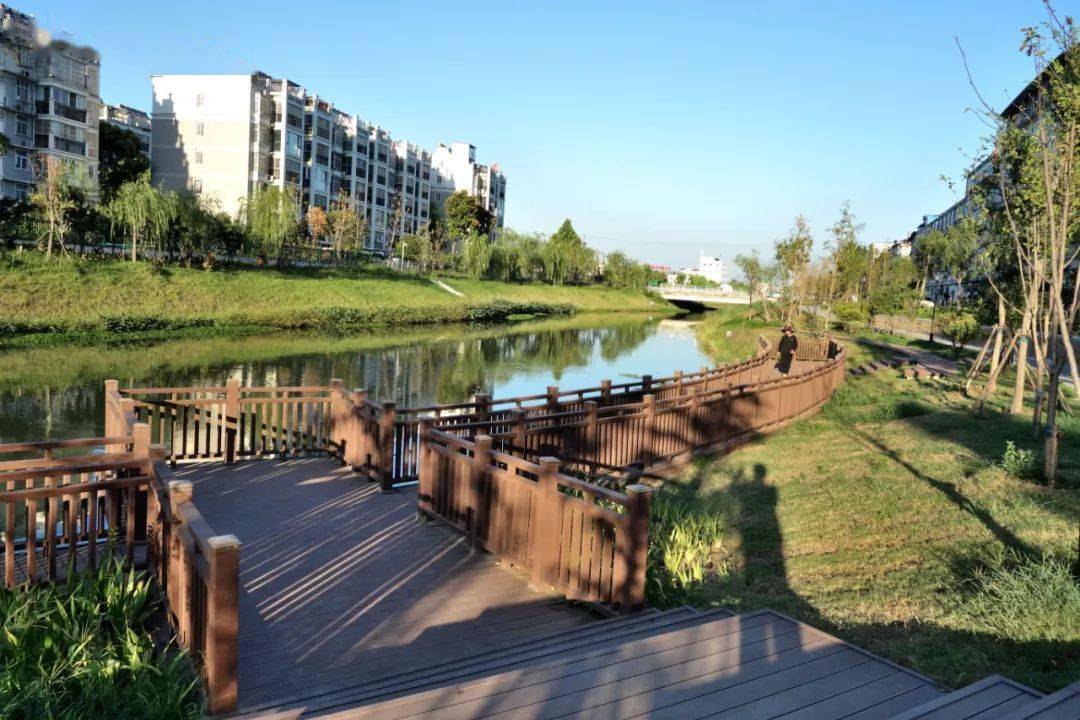 "景观绿化工程竣工验收后,西起阜南路,东至京九铁路的二道河将成为一