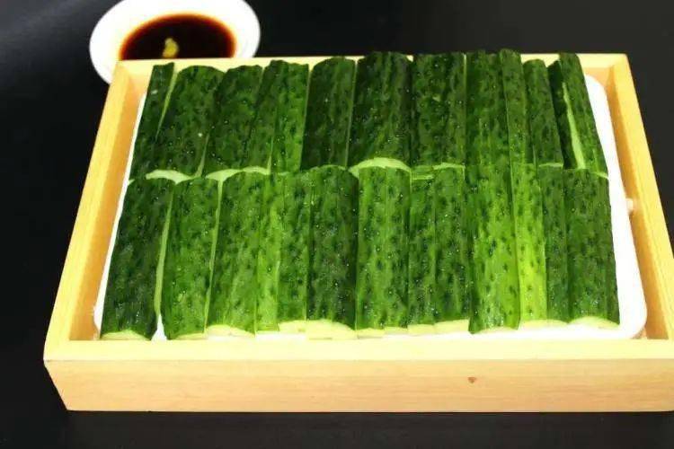 冰镇青瓜,叉烧包 ·又嫩又入味,丰腴滑嫩,细腻鲜香分量满满,香气