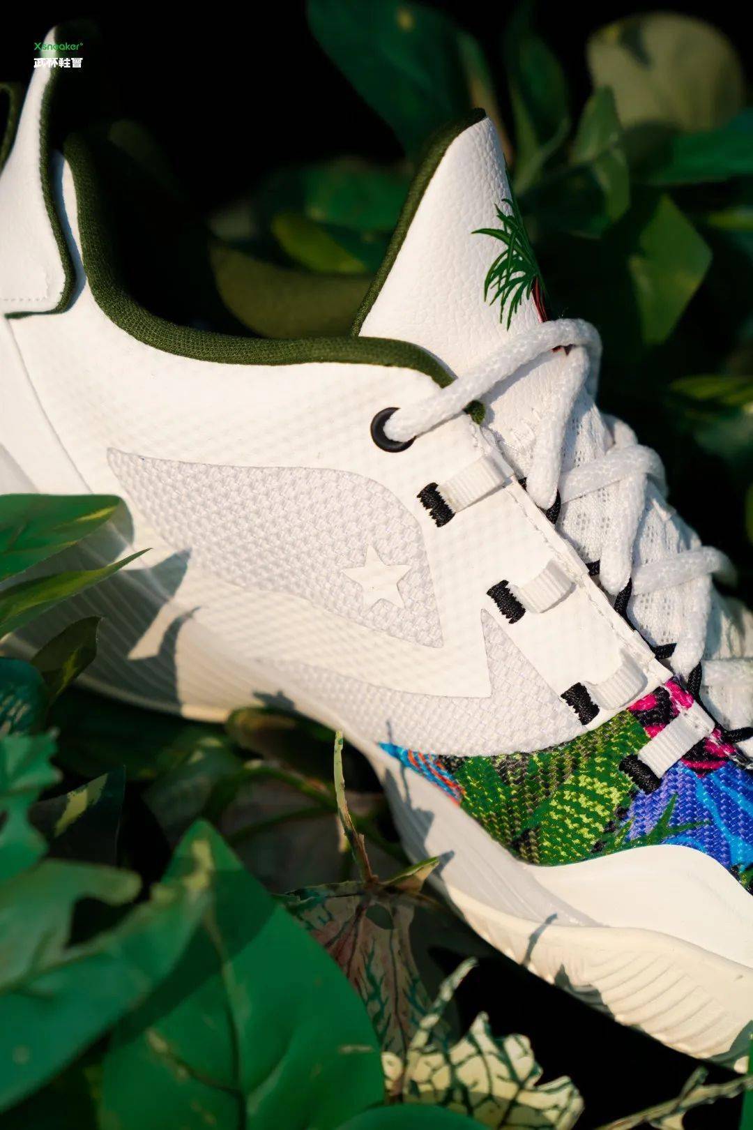 中底科技方面采用前掌 air zoom turbo 气垫,脚感更