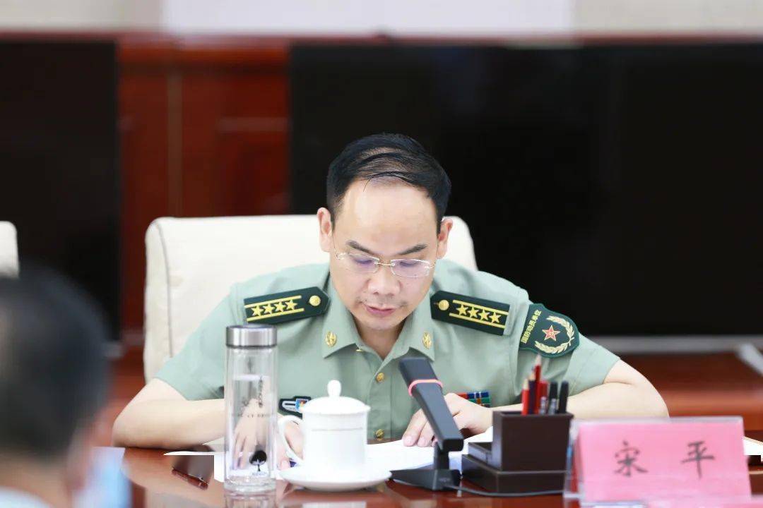 河南省军区少将政委徐元鸿主持召开军地"发挥退役军人作用"座谈研讨会