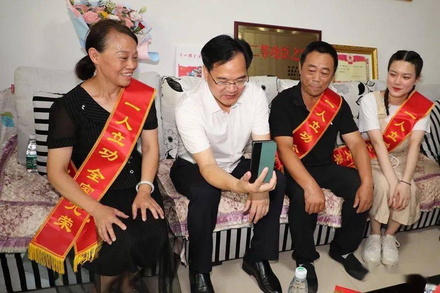 他3年连立3次功,县委书记两次为他送喜报!_金溪县_孙雄_家庭