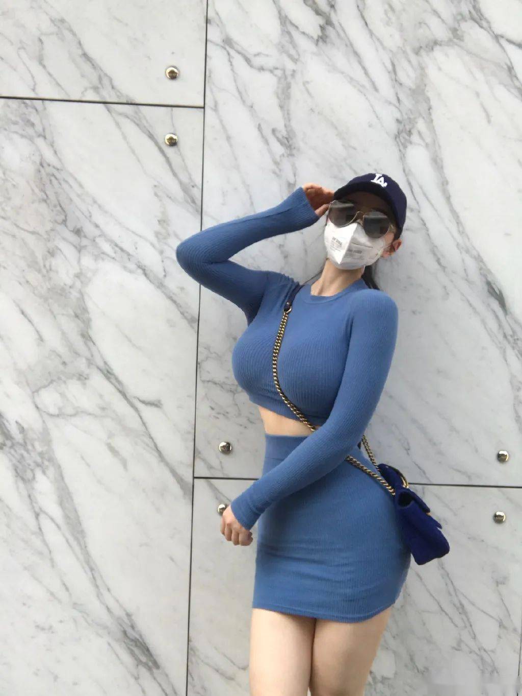 成都22岁尤物凭胸走红,身材凹凸有致让人想舔屏了!_健身_妹子_欧美大