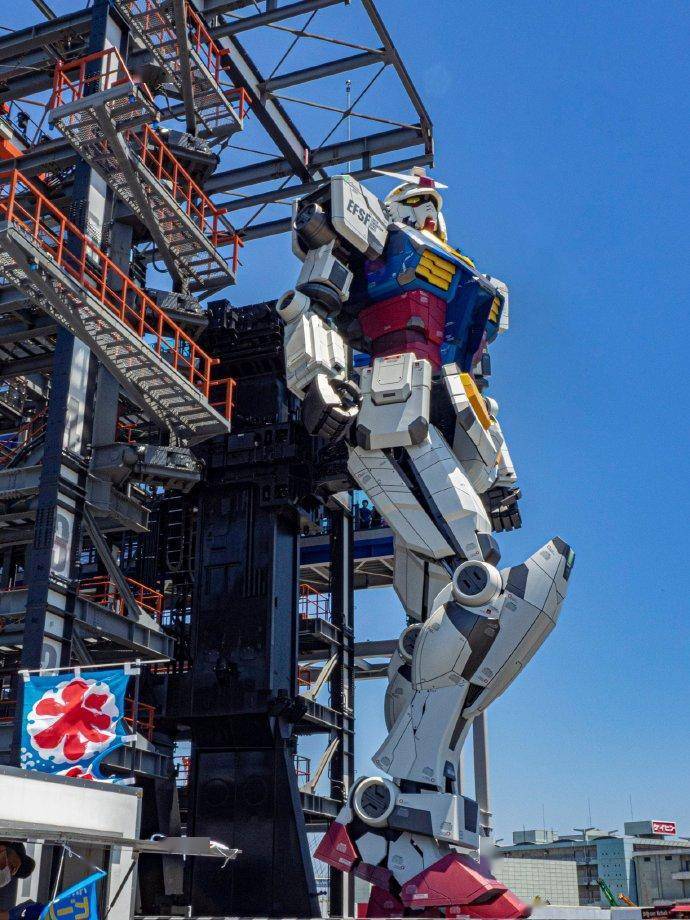 既然日本去不了大家可以考虑下上海的自由高达立像,也是一个不错的