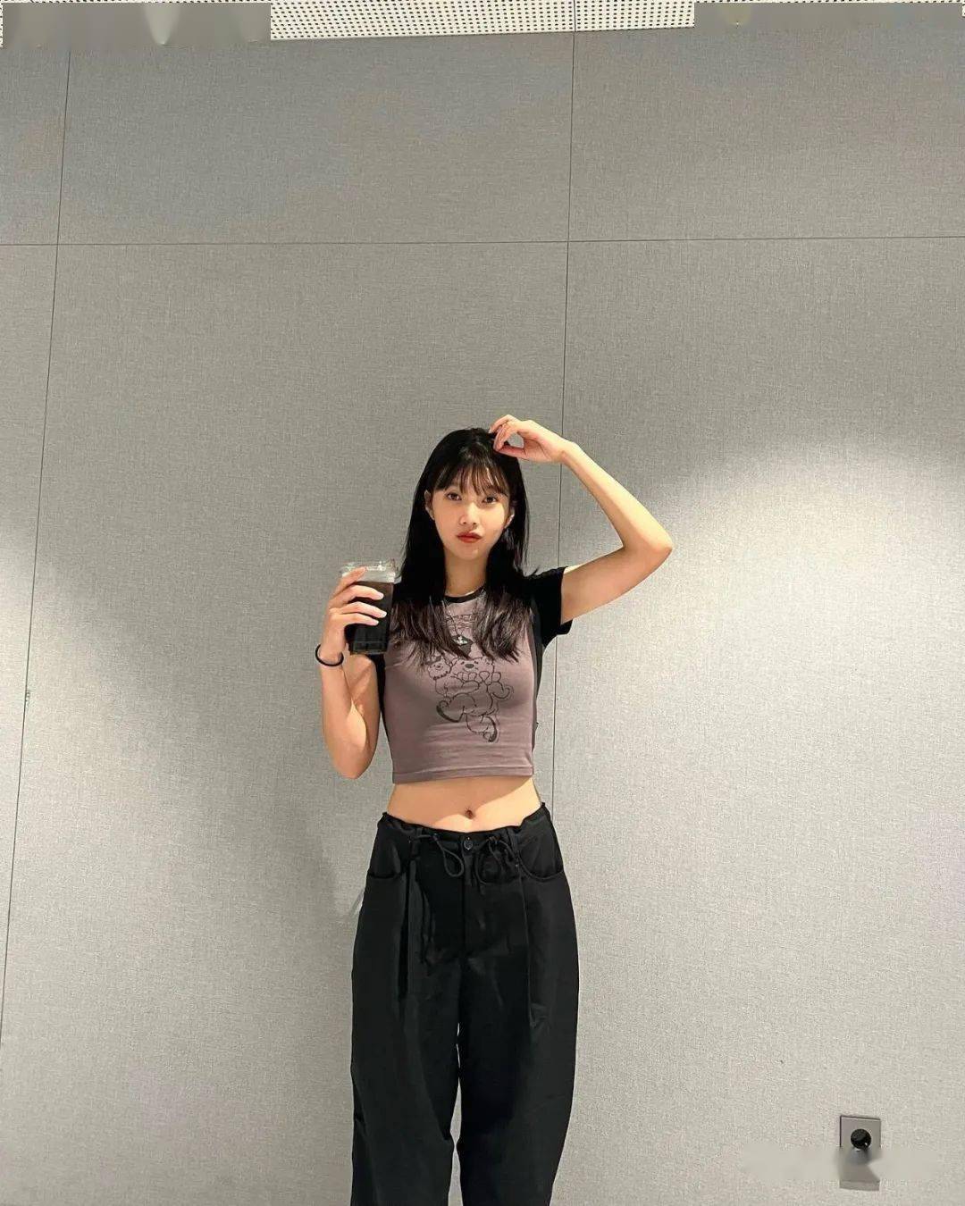 red velvet朴秀荣丰满身材,apink吴夏荣优越大长腿_黑色_身高_首尔