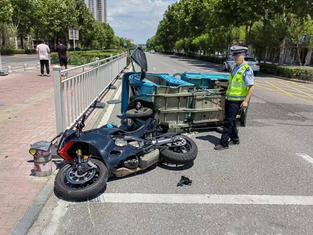 三轮车车祸现场图片图片