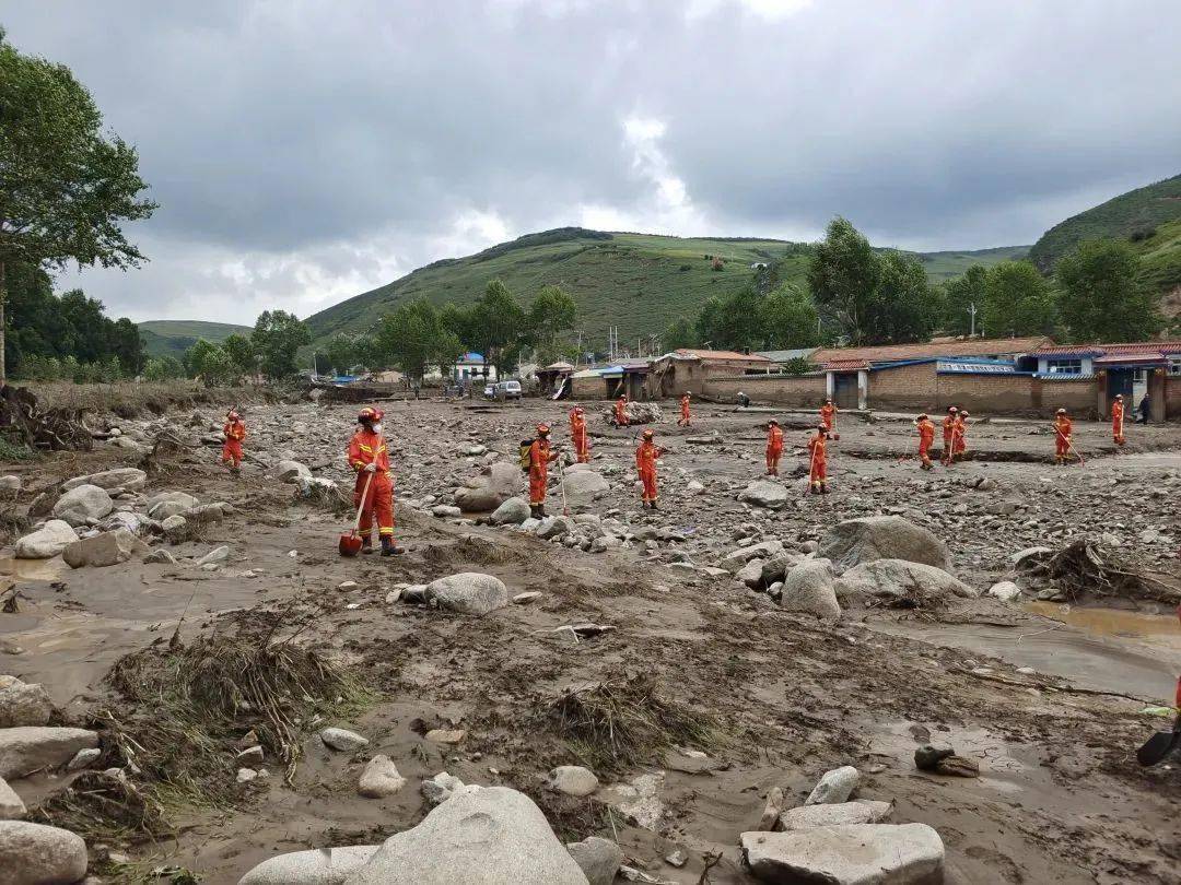 青海大通发生山洪灾害 消防全力展开救援_玉树_西宁_指挥中心