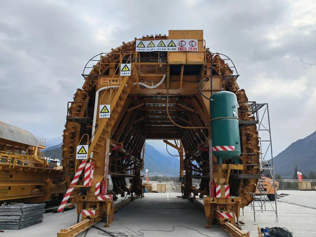 技能"养护机器人"集养护台架,雾化系统,密封气囊,智能控制系统等于