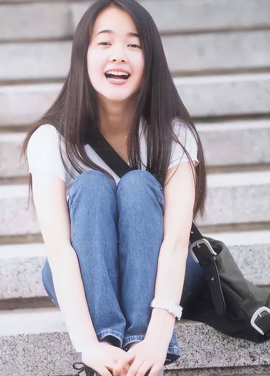 45岁清纯女神穿开衩长裙热舞,风格妩媚反差大,曾嫁大20岁富商_左小青