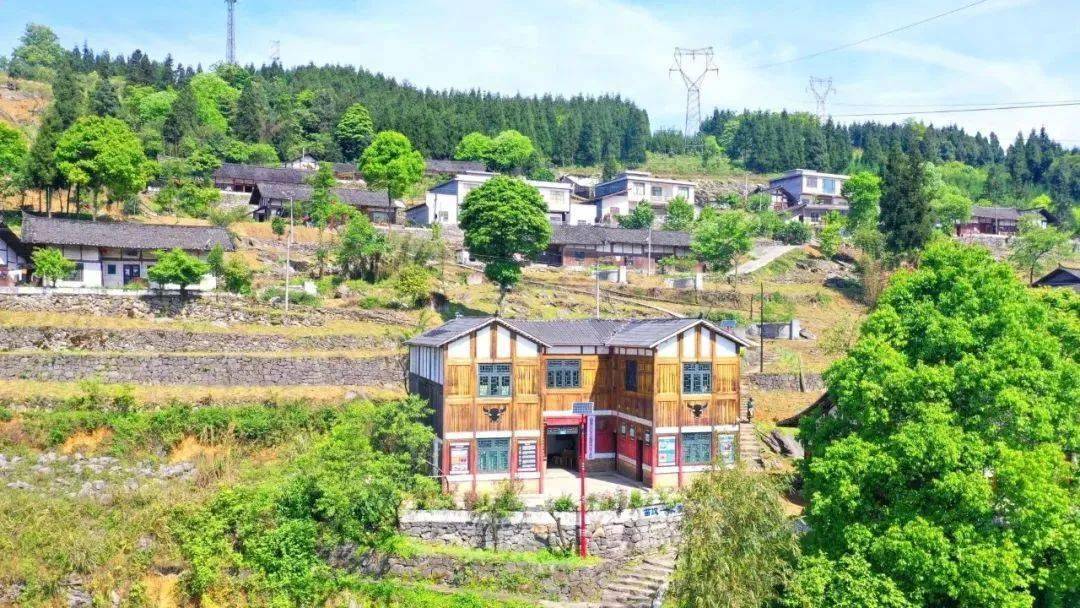 【古蔺非遗】箭竹苗族乡:以蜡为墨 "绘"出致富"蓝图"_蜡染_杨安平