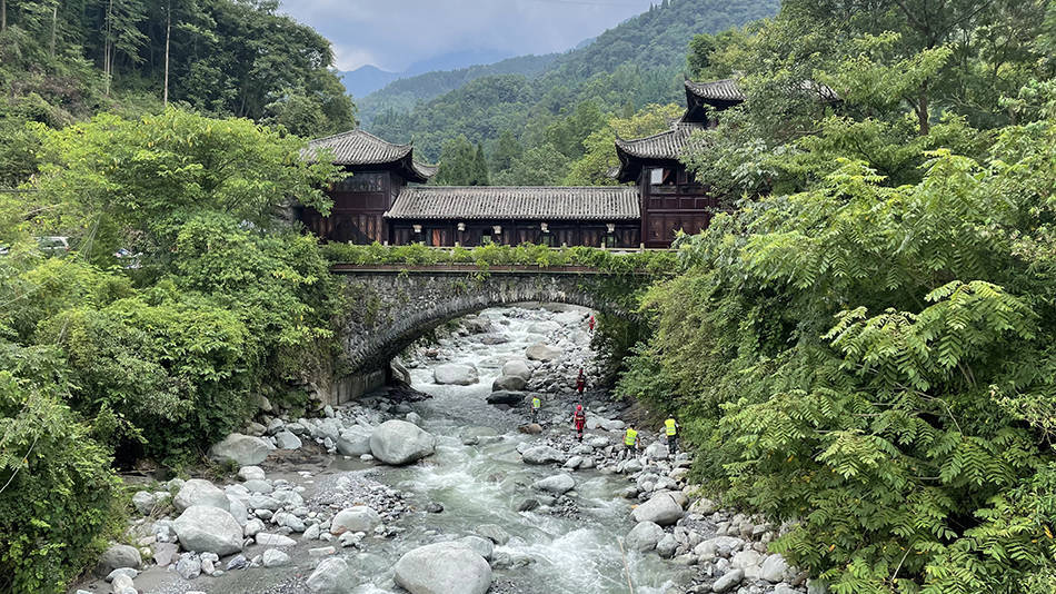 工人日报：“野景区”受热捧，平台无序分享或需承担共同责任