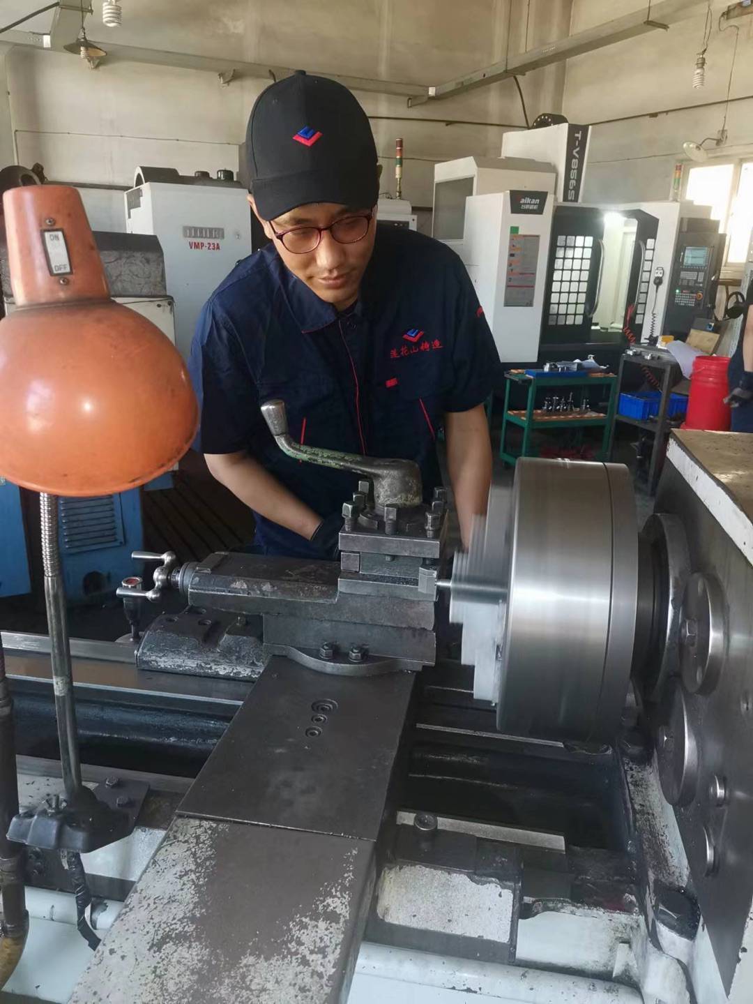 葫芦岛莲花山铸造公司模具车间加工班组:臻于极致铸匠心_工作_郭聪