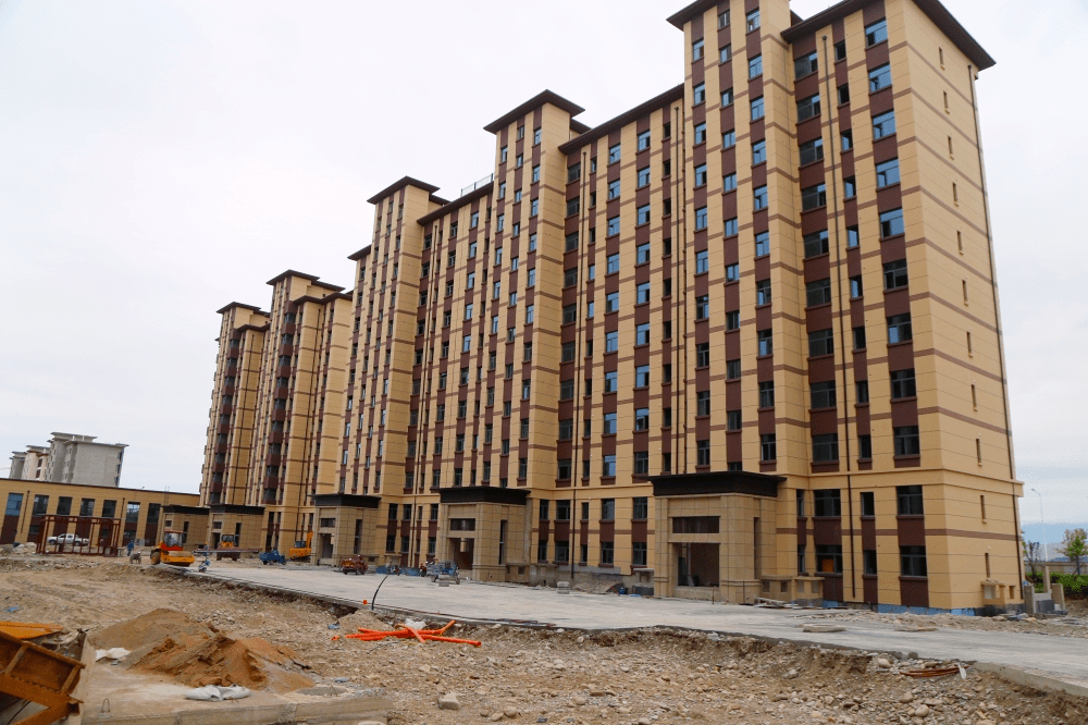 万隆地产·南湖国际荣获嘉峪关市首家"交房即交证"荣誉单位!