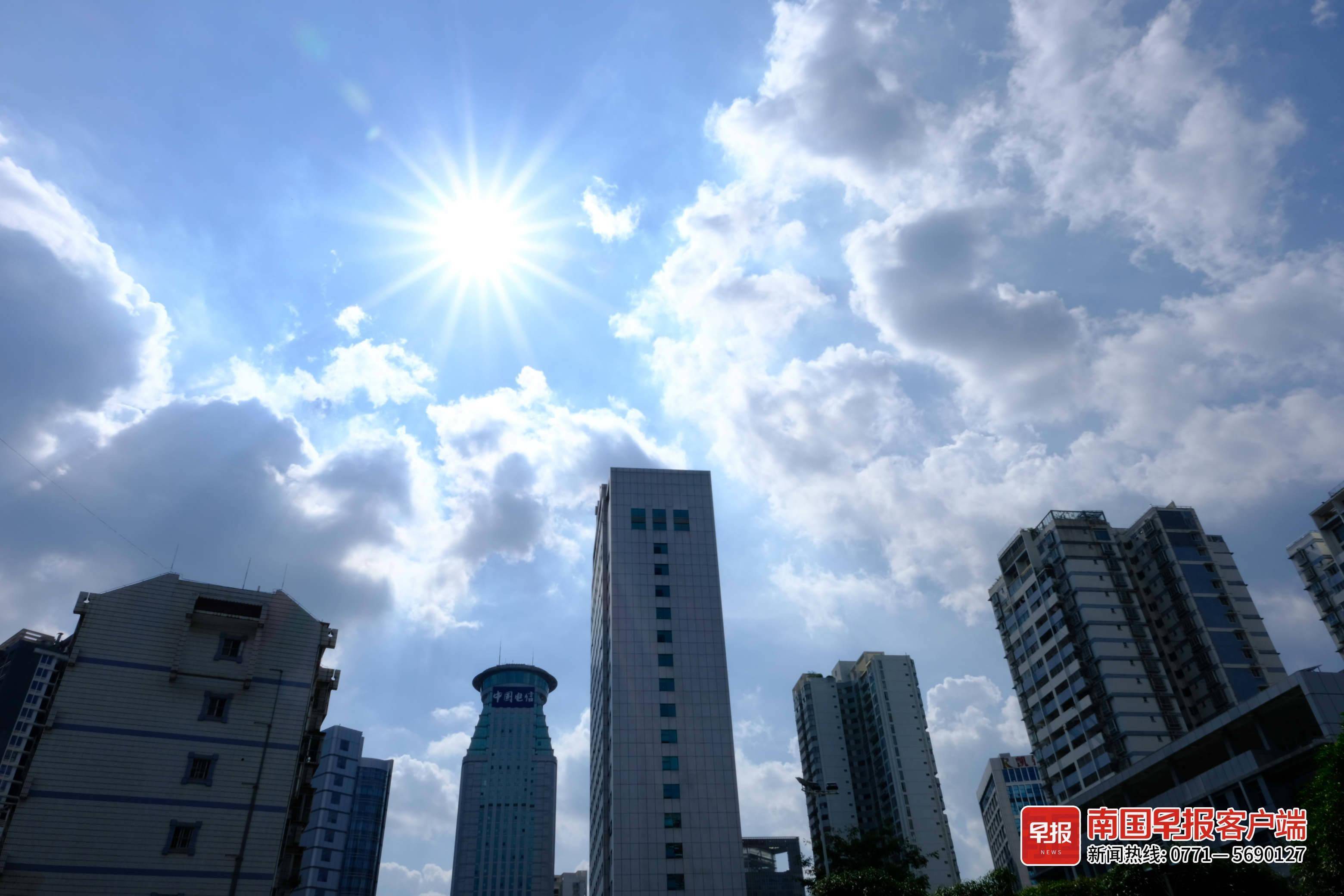 最近的天气可以用"水深火热"来形容,南方大范围高温热度不减,40