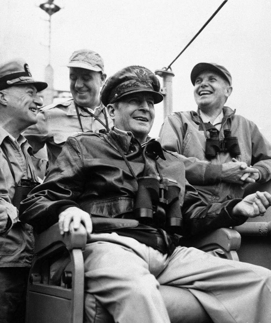 二战后有人自封天皇,不但没被抓,还面见裕仁要求对方退位_熊泽大_日本