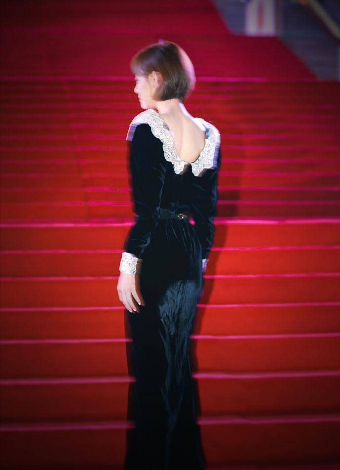 红毯活动上,孙俪的一个背影就惊艳到大家了其实孙俪是一个被大家忽略