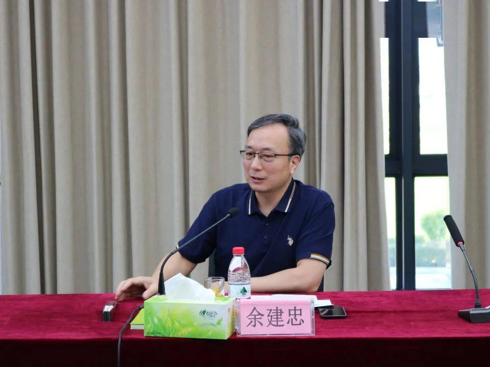 龚百晓组长及专家充分肯定了大同镇,大慈岩镇在样板创建中的工作和