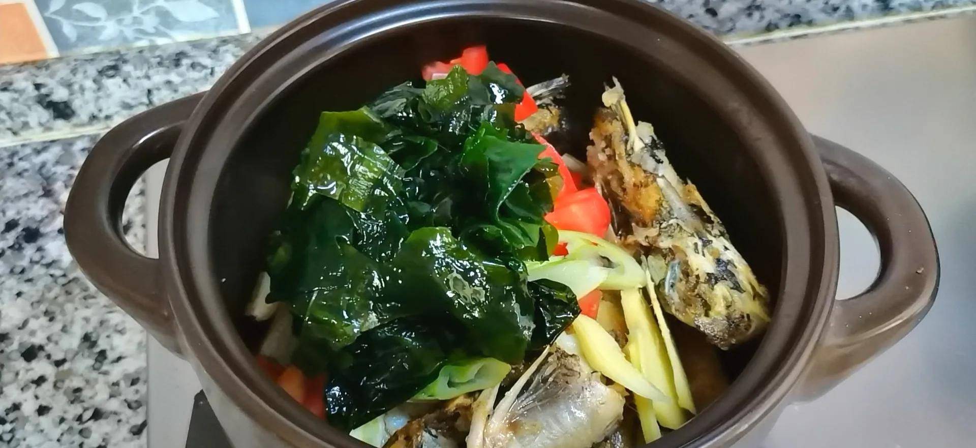 裙带菜黄骨鱼汤,家里有孩子的不要错过,好喝又营养,老少都爱喝_降低