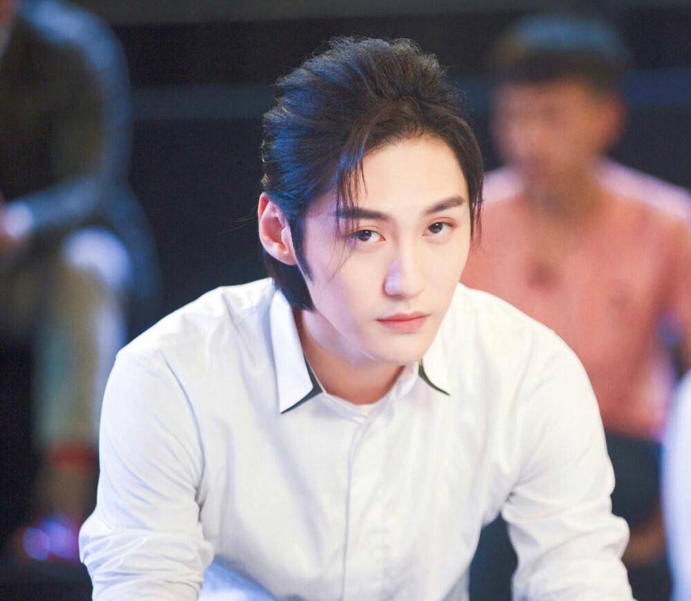 有人说他一脸苦相,但没几个男明星能有他的气质_汪铎_感觉_角色