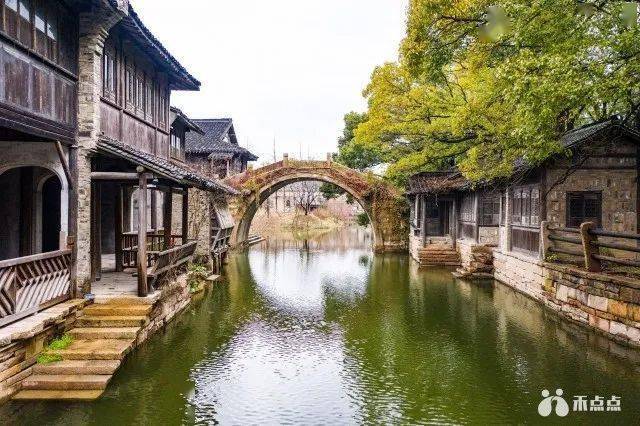 雕刻匠心独运石桥倒影水岸石阶巷口胡同蜿蜒回廊曲径通幽再品韵味濮院