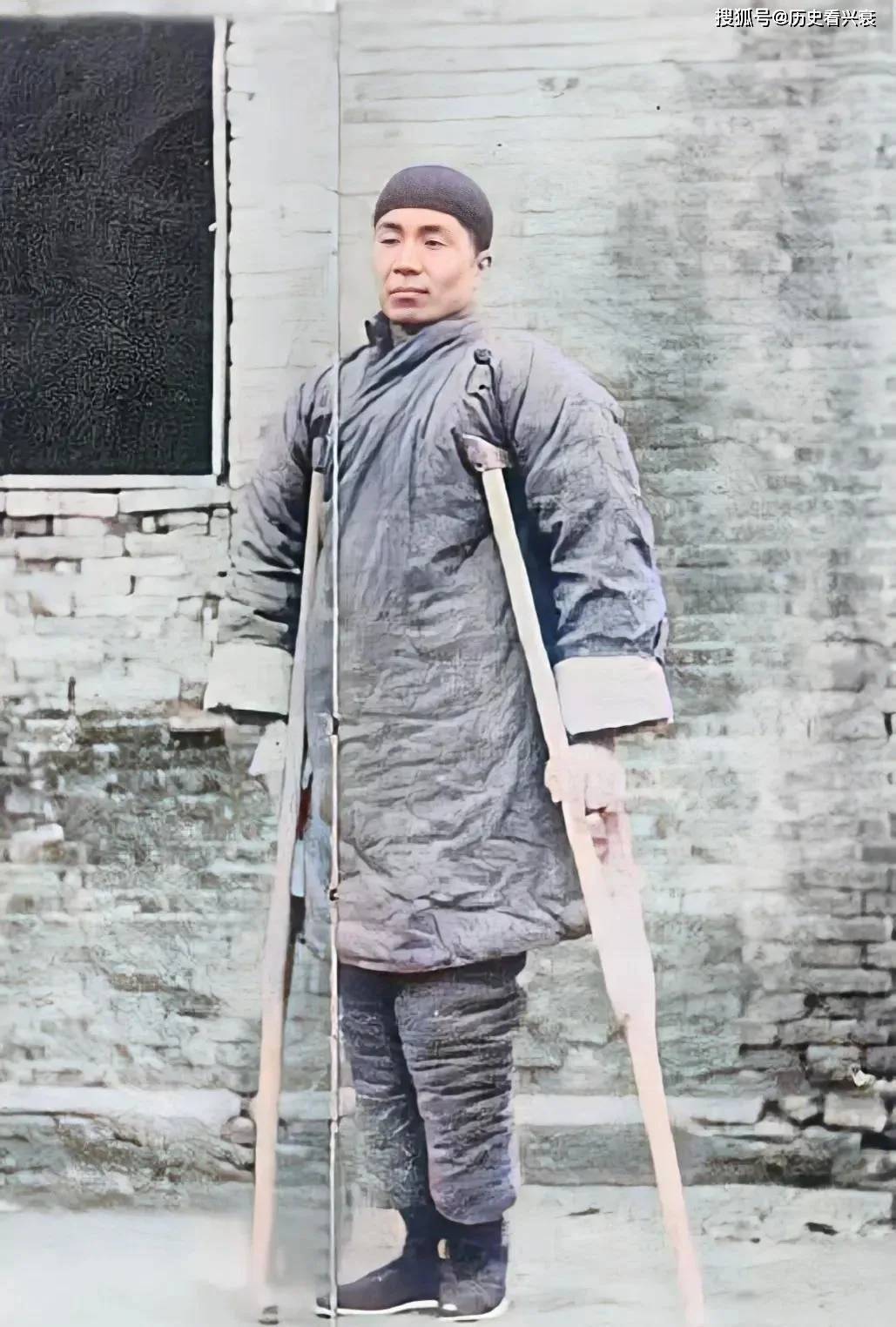 老照片:大地主的三姨太后来做了妓女,戴笠与他母亲蓝月喜的合影_刘甫