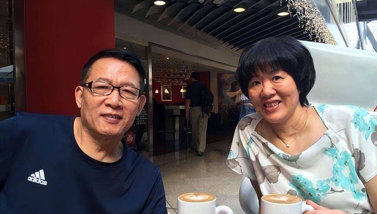 美身份女儿身材时尚,71岁教授老公身姿挺拔_生活_白浪_王育成