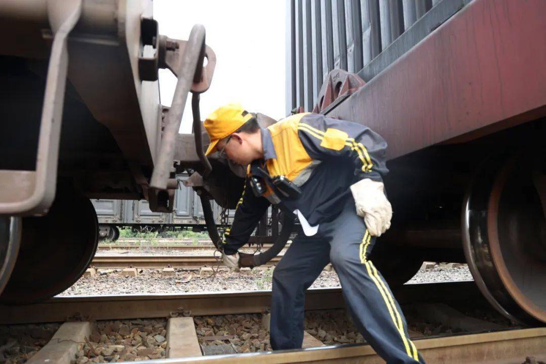 36岁的连接员王会上岗"拉风"了.