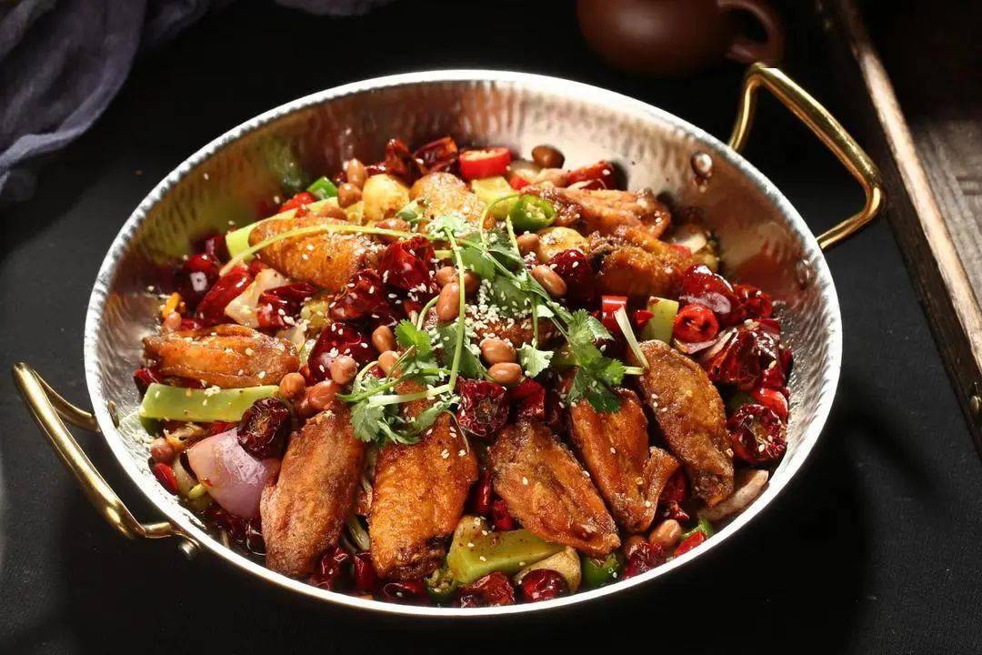 鱿鱼干锅 1份 128元 鸡翅干锅 1份 128元 牛蛙干锅 1份 128元【配菜】