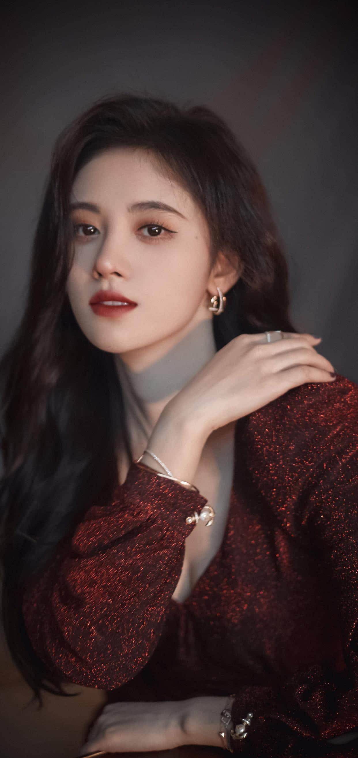 鞠婧祎机场照翻车,露肩上衣又a又飒,却被鞋子坏了气质,显腿短_显得