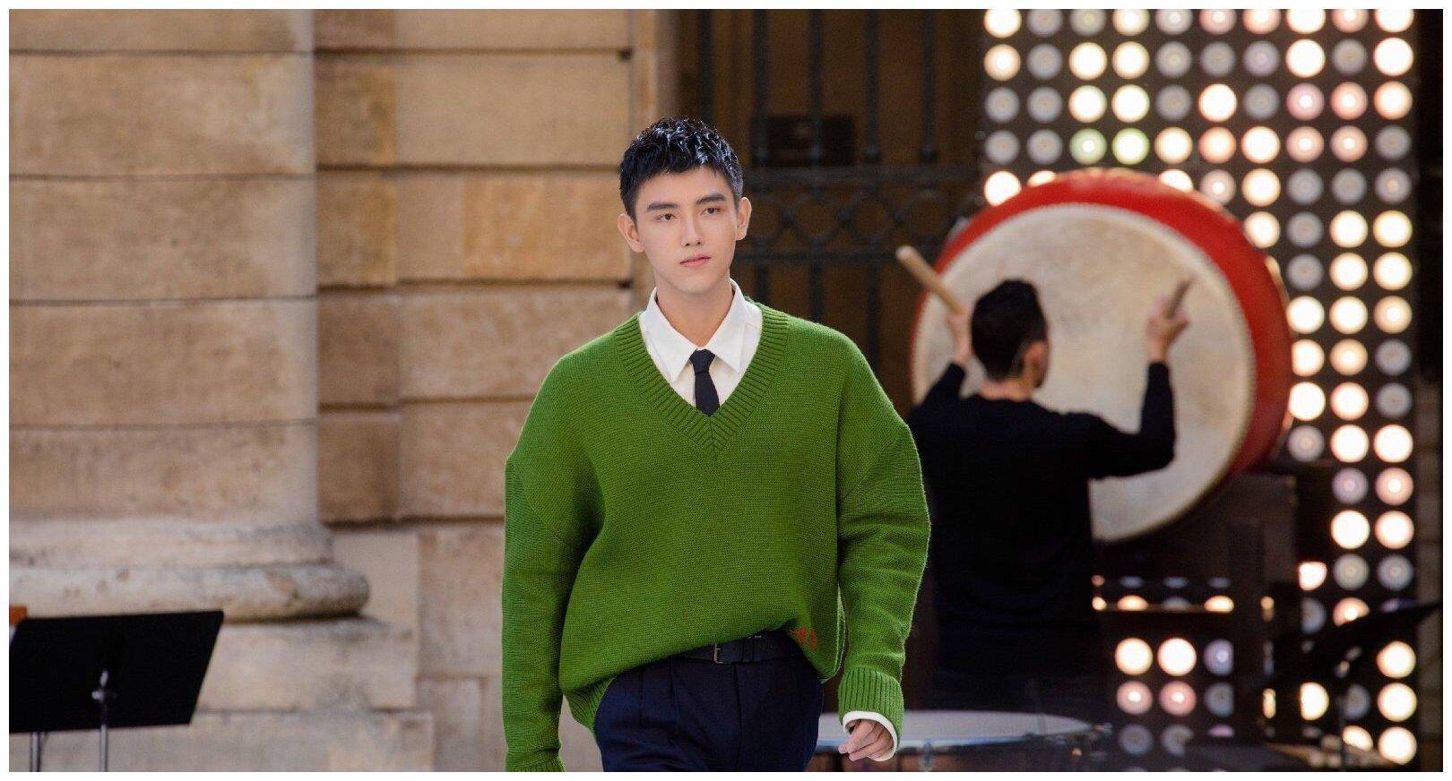 188cm陈飞宇和183cm肖战,同穿绿色毛衣,不是腿长就能赢!